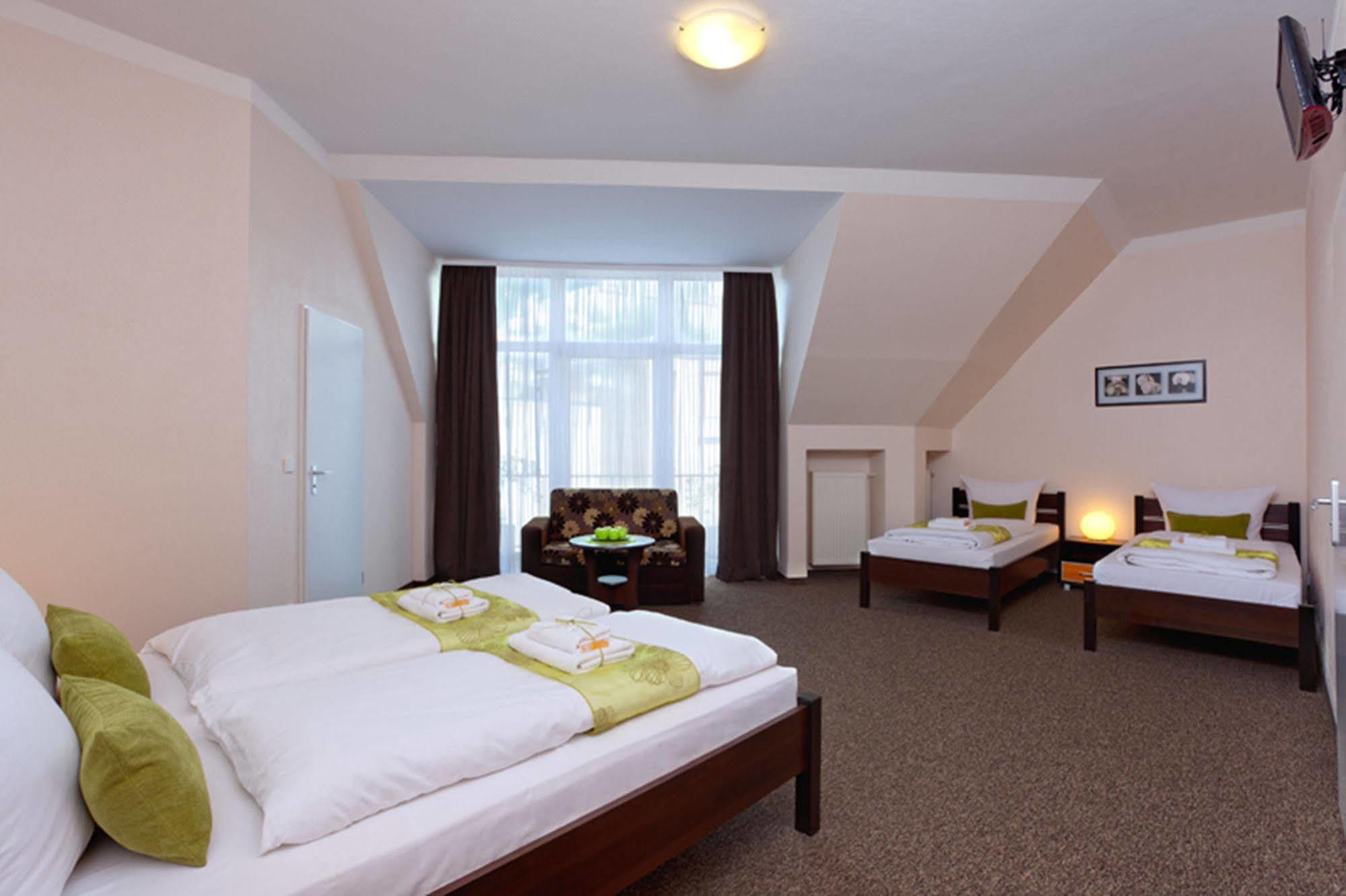 Lebensquelle Am Checkpoint Charlie 3* Berlin