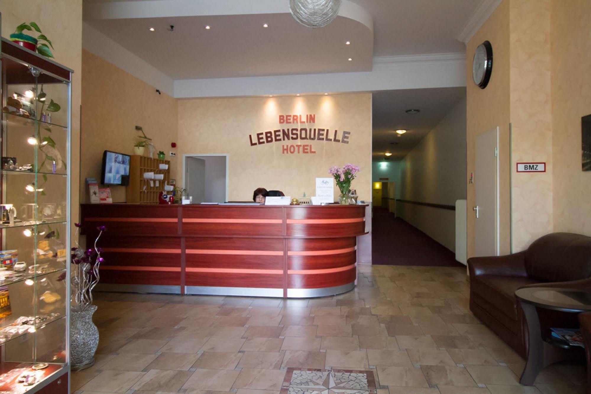 Lebensquelle Am Checkpoint Charlie Hotel