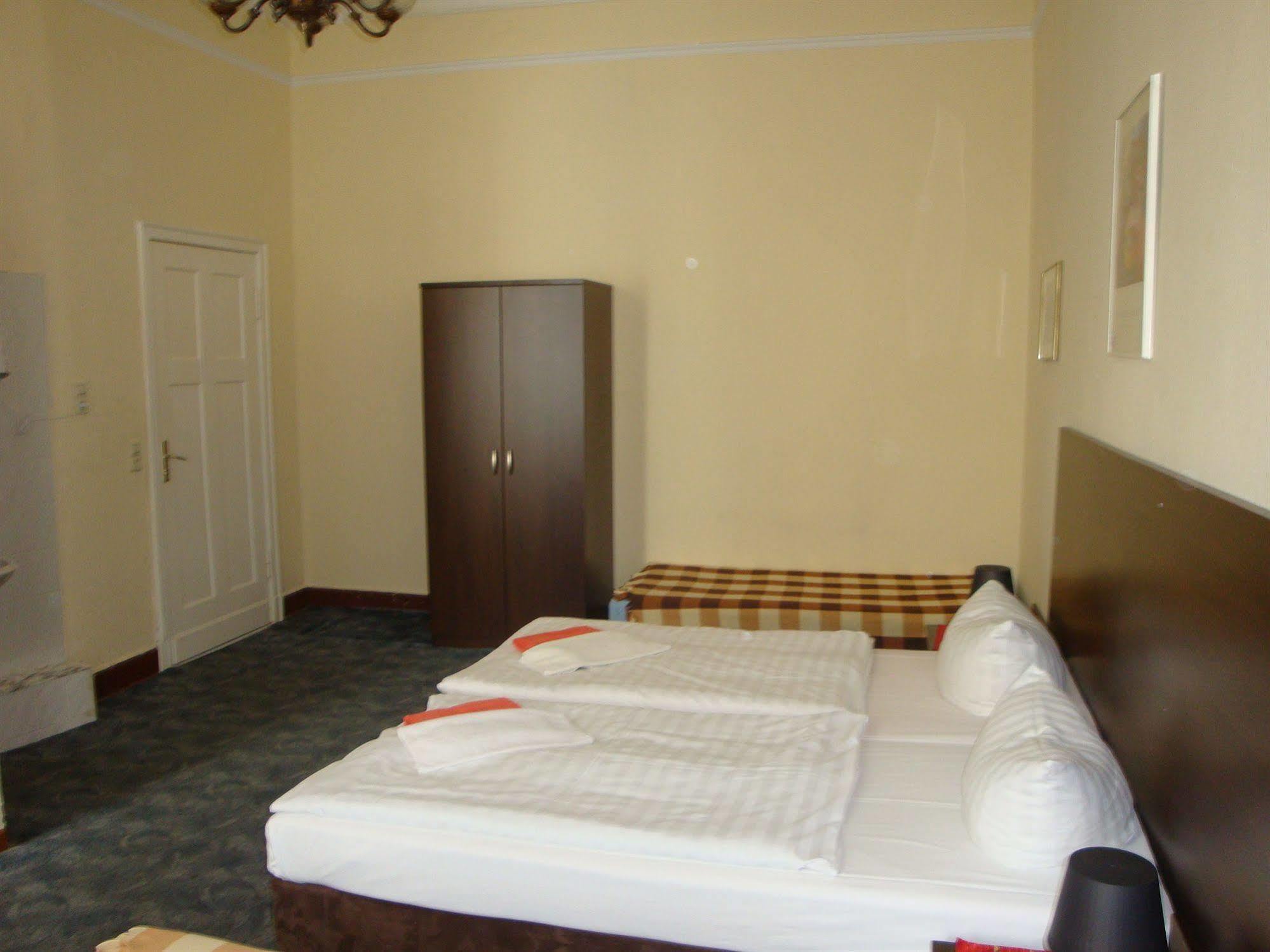 Hotel-pension Insel Rugen Guest house Berlin