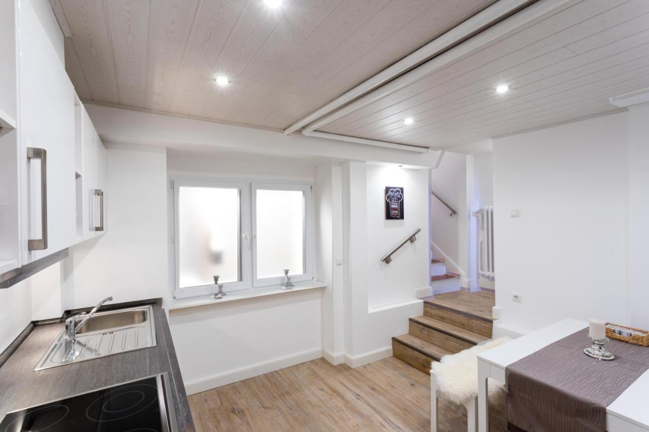 Apartment The Duesseldorfer, 1 Bedroom 1 Living Up To 4 People