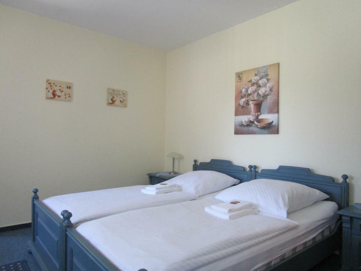 Hotel Kryom's 108