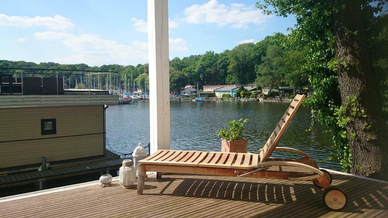 Botel Haus Direkt Am