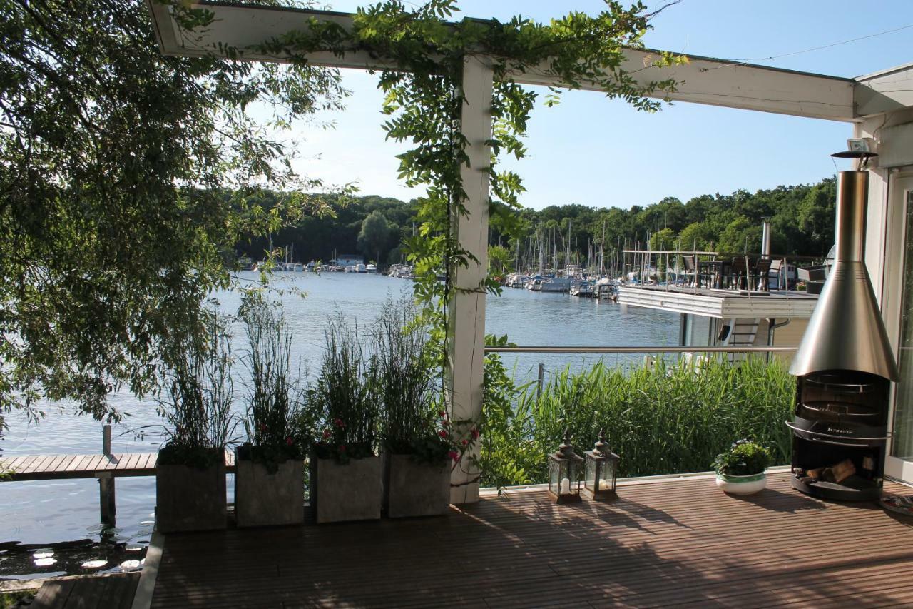 Botel Haus Direkt Am *