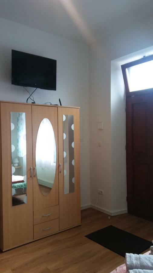 Apartment 3 *